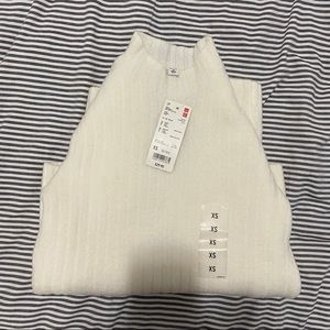 UNIQLO women wide ribbed mock neck sweater